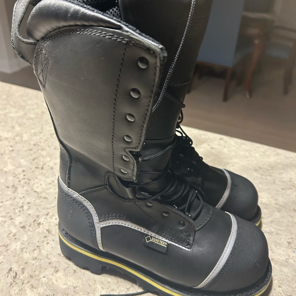 Red Wing Shoes Black and Gray Men's High-Top Boots